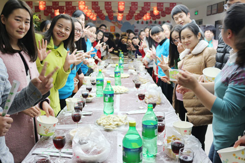 易道團圓宴，吃餃迎新年